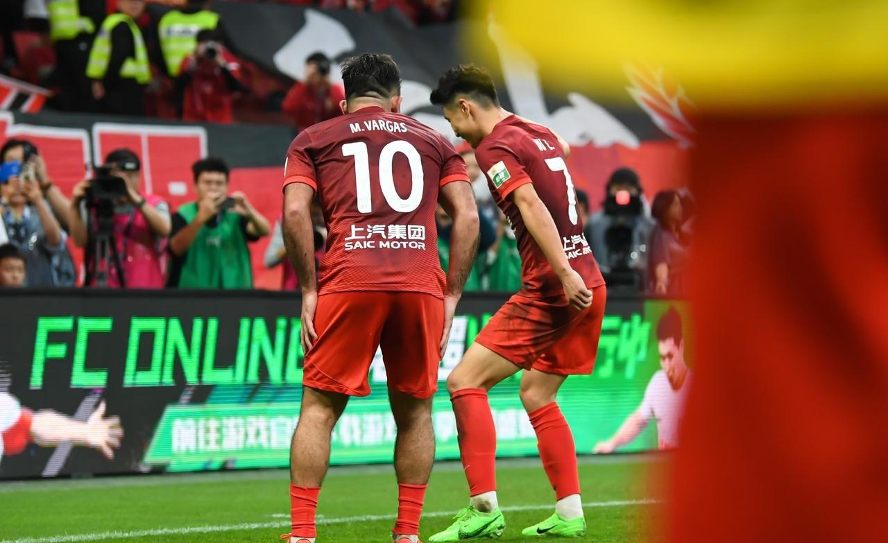 爱游戏-中超转会期走向成谜；广州队绝杀压哨；态度坚定；赛季目标并未改变(修改后重投成功率大吗)